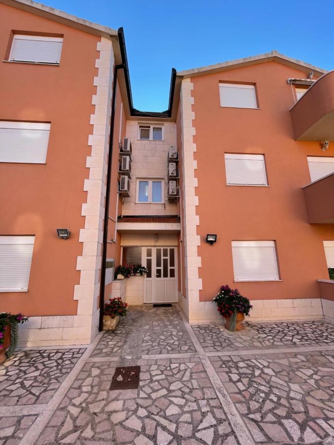 Apartman Jukic Marina Exterior foto